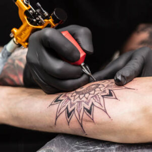 OPERATORE DI TATUAGGI